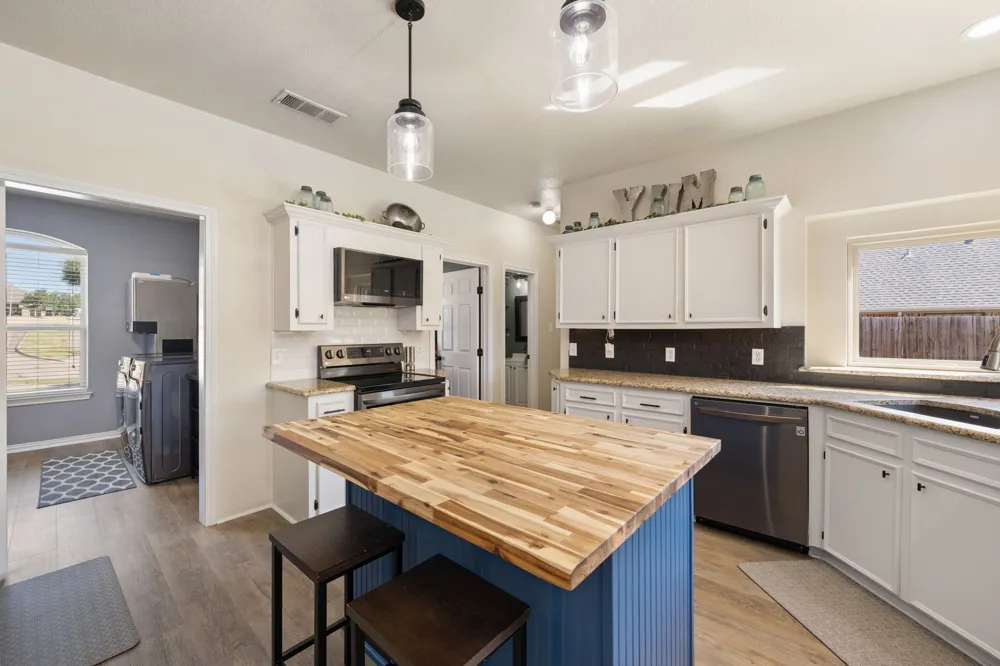 1907 Clearview Drive Ennis, TX 75119