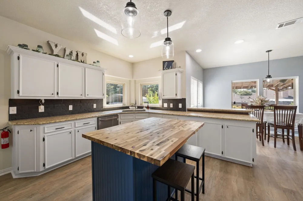1907 Clearview Drive Ennis, TX 75119