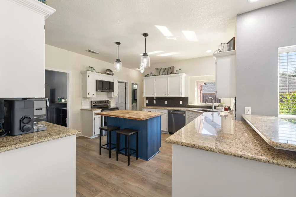 1907 Clearview Drive Ennis, TX 75119