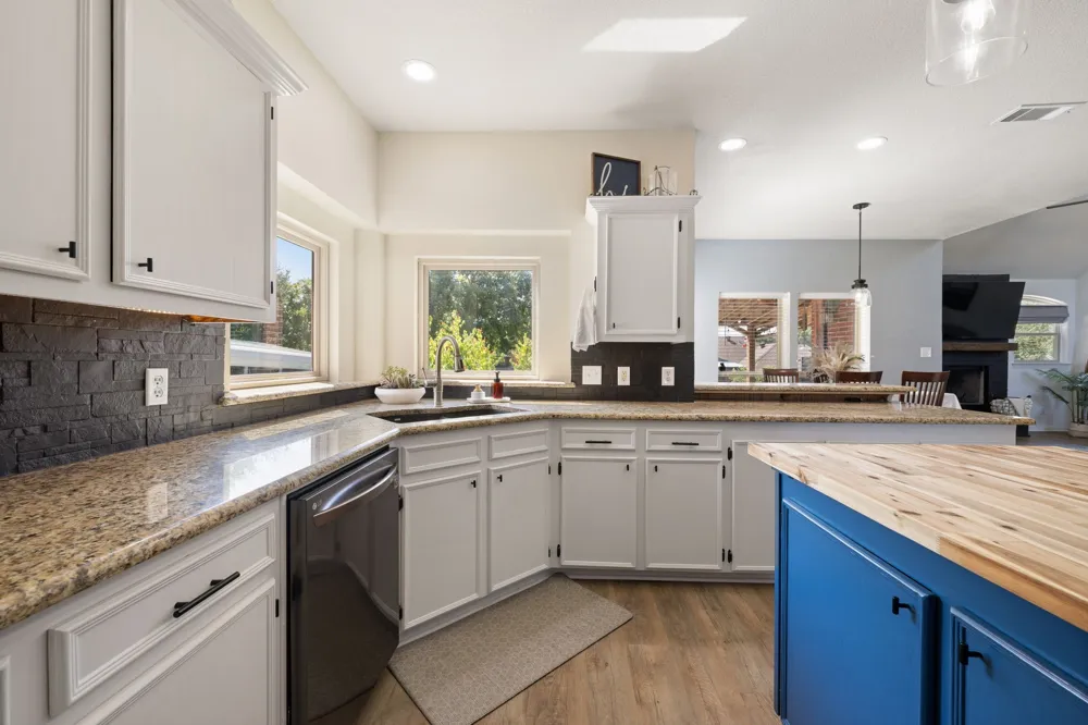 1907 Clearview Drive Ennis, TX 75119