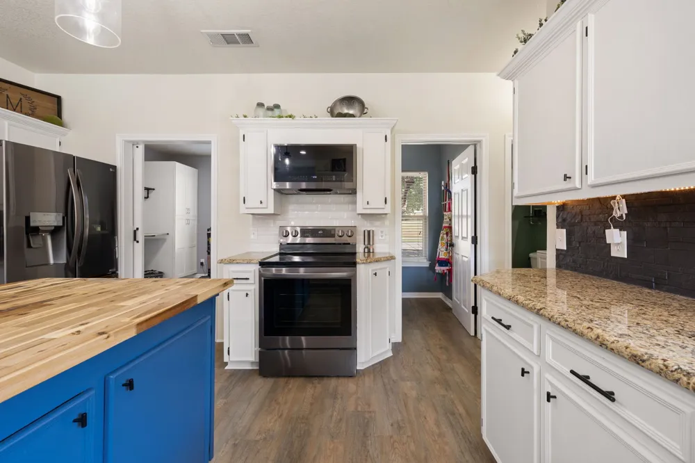1907 Clearview Drive Ennis, TX 75119