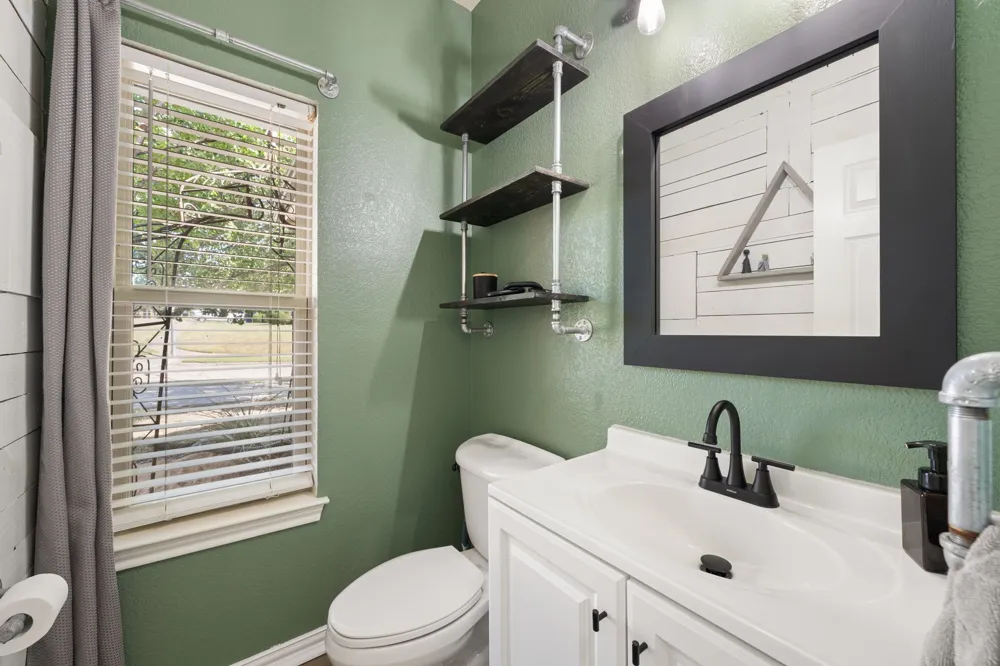 1907 Clearview Drive Ennis, TX 75119