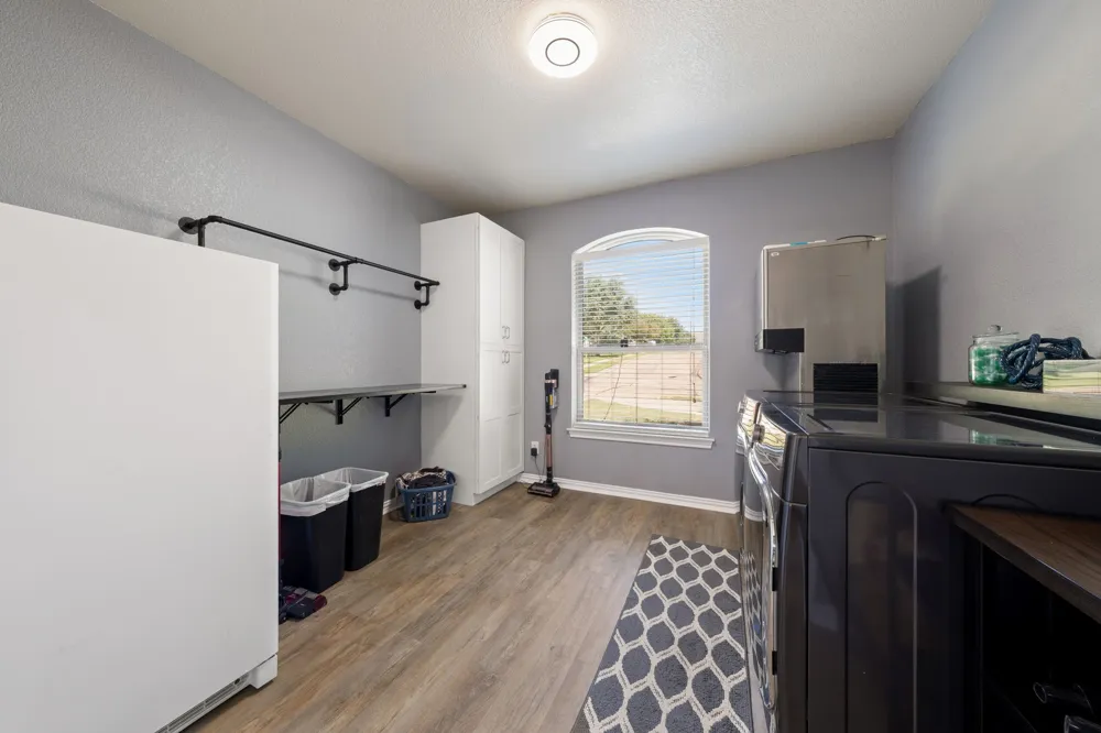 1907 Clearview Drive Ennis, TX 75119
