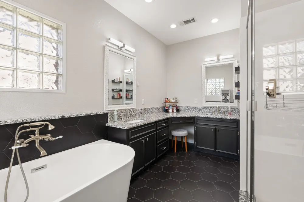 1907 Clearview Drive Ennis, TX 75119