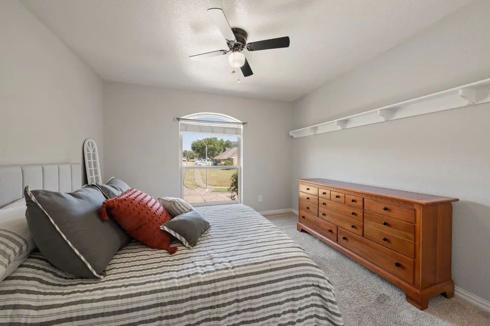 1907 Clearview Drive Ennis, TX 75119