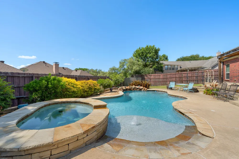 1907 Clearview Drive Ennis, TX 75119