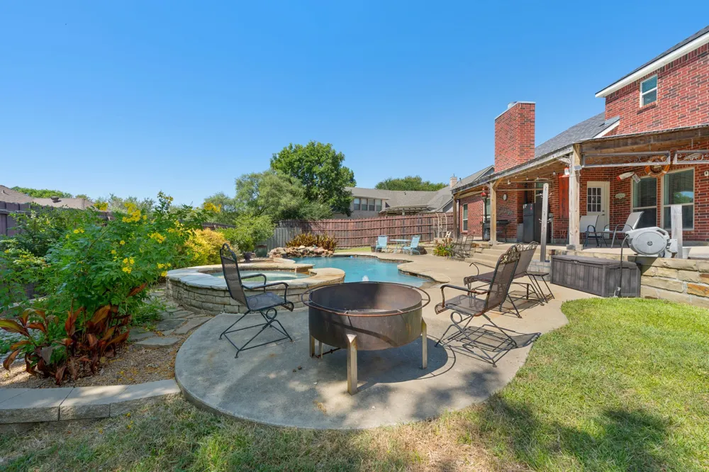 1907 Clearview Drive Ennis, TX 75119