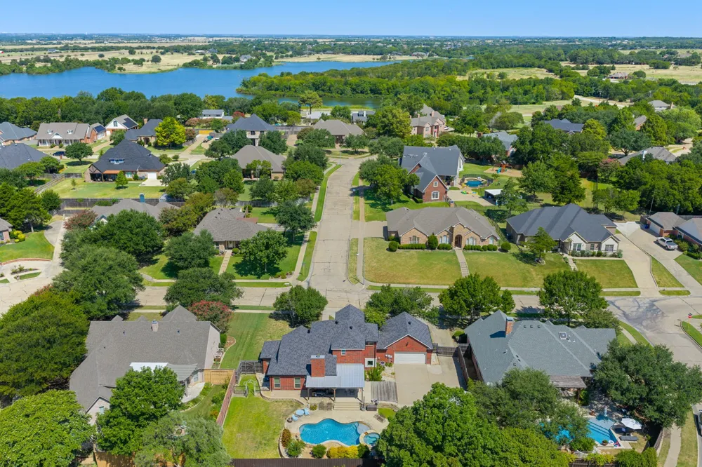 1907 Clearview Drive Ennis, TX 75119