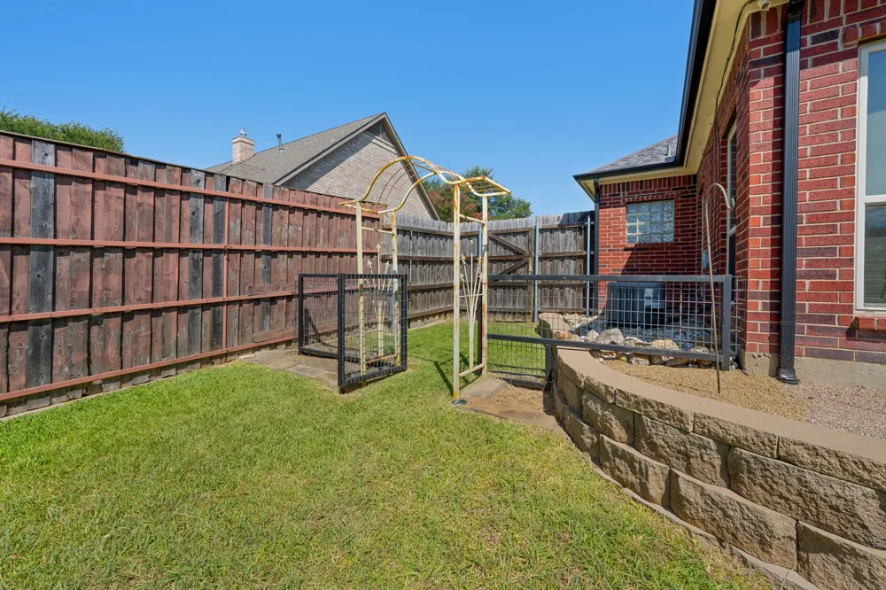1907 Clearview Drive Ennis, TX 75119