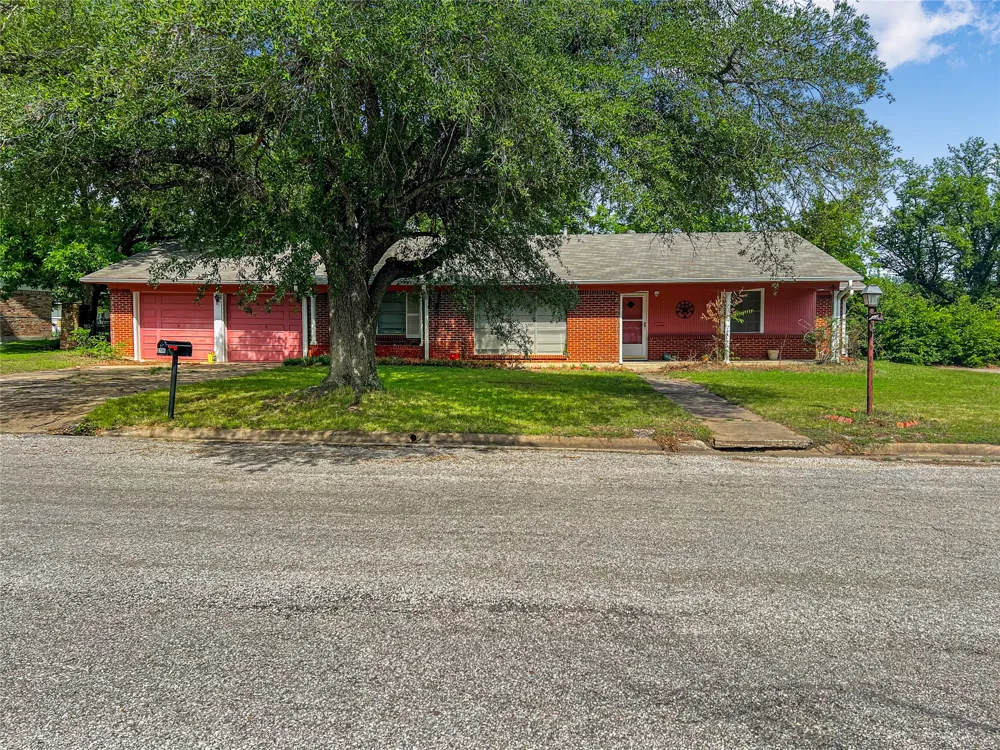 2706 Bois D Arc Street Commerce, TX 75428