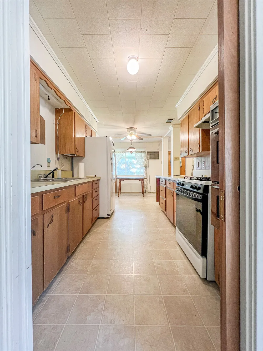 2706 Bois D Arc Street Commerce, TX 75428