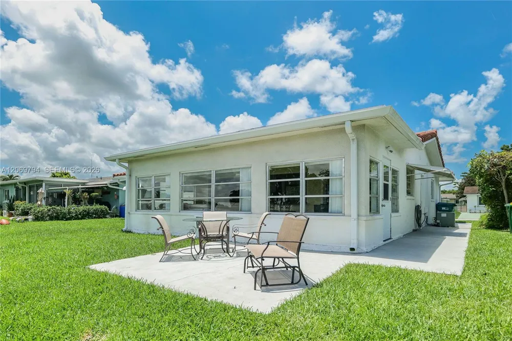 4712 NW 47th Ter Tamarac, FL 33319