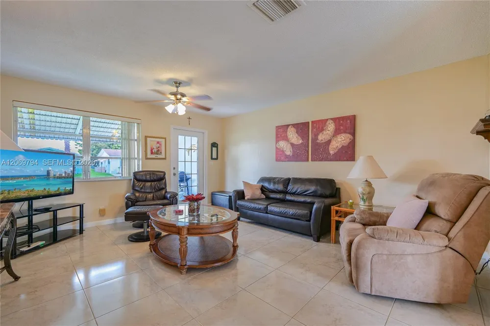 4712 NW 47th Ter Tamarac, FL 33319