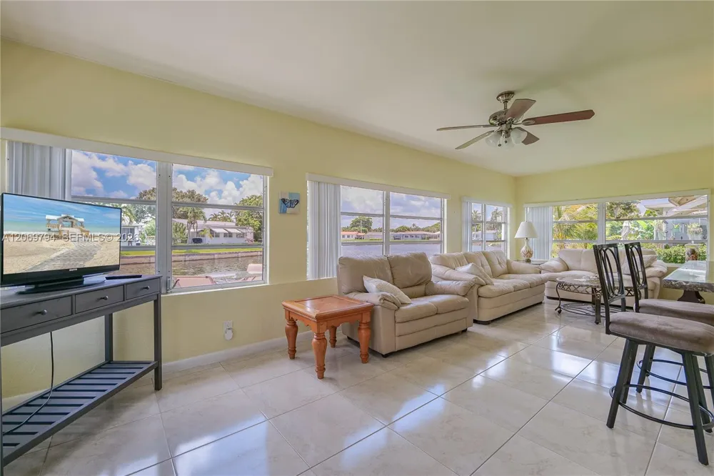 4712 NW 47th Ter Tamarac, FL 33319