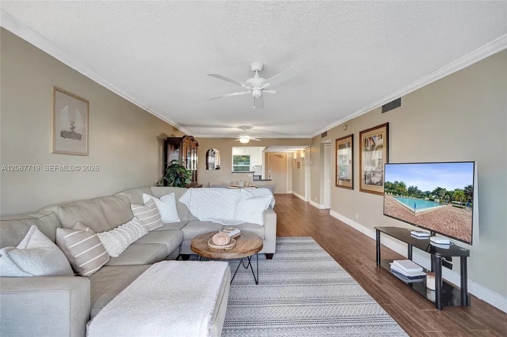 605 Oaks Dr #504 Pompano Beach, FL 33069