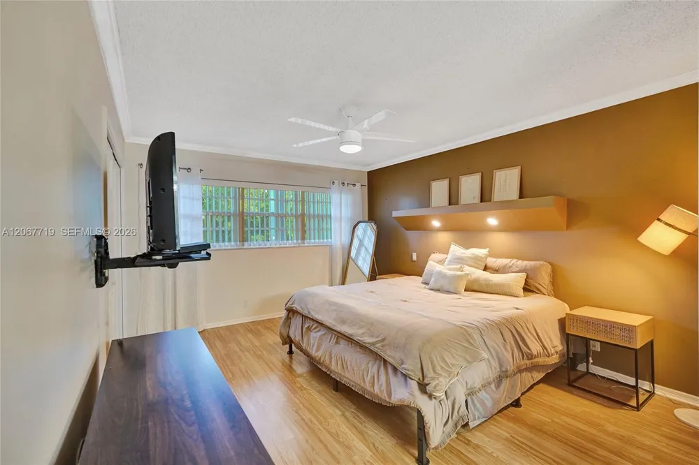 605 Oaks Dr #504 Pompano Beach, FL 33069