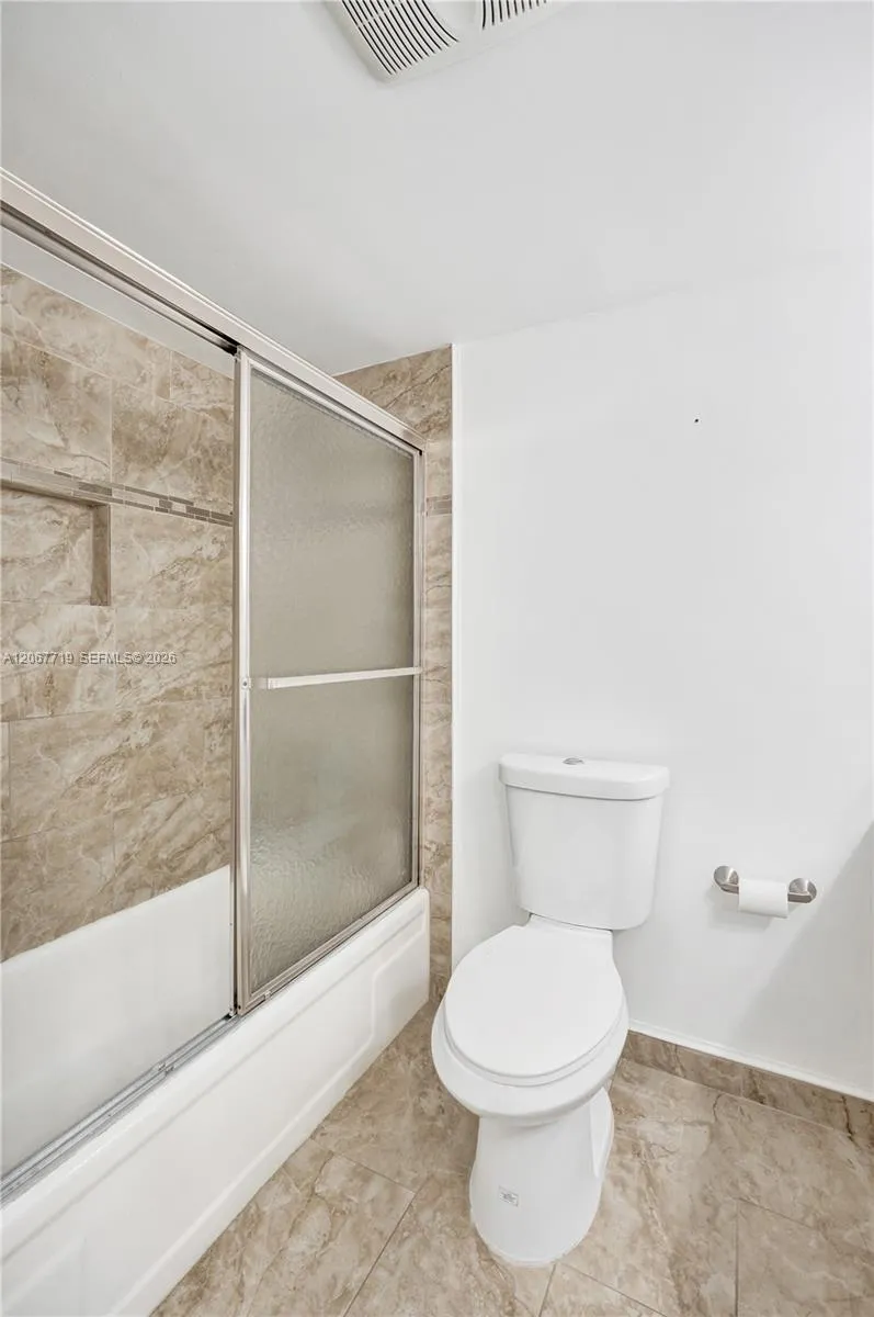 605 Oaks Dr #504 Pompano Beach, FL 33069