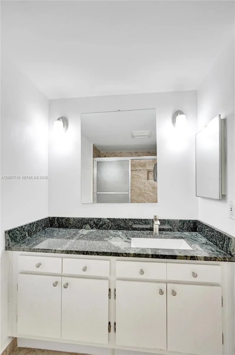 605 Oaks Dr #504 Pompano Beach, FL 33069