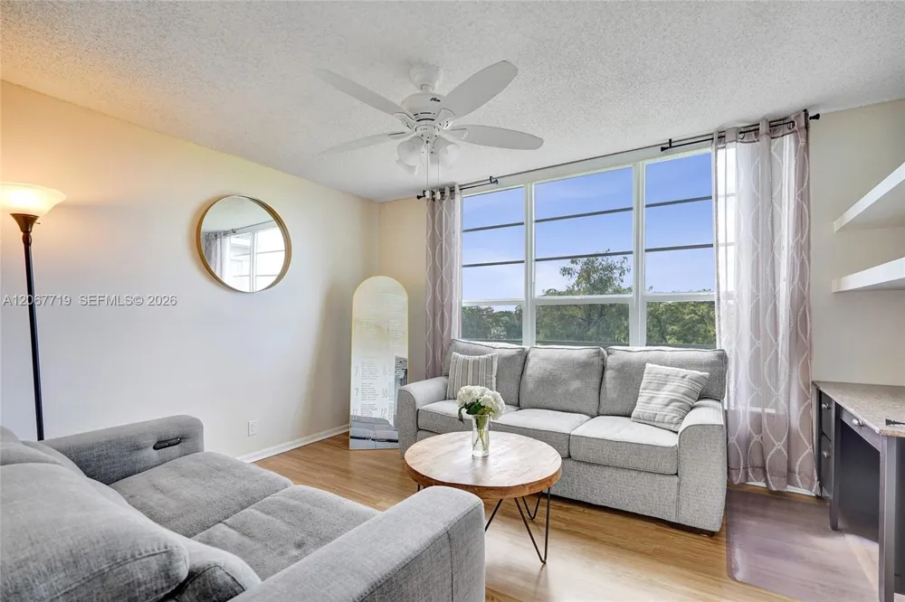 605 Oaks Dr #504 Pompano Beach, FL 33069
