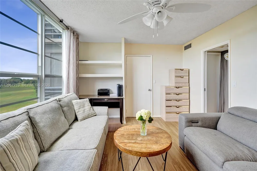 605 Oaks Dr #504 Pompano Beach, FL 33069