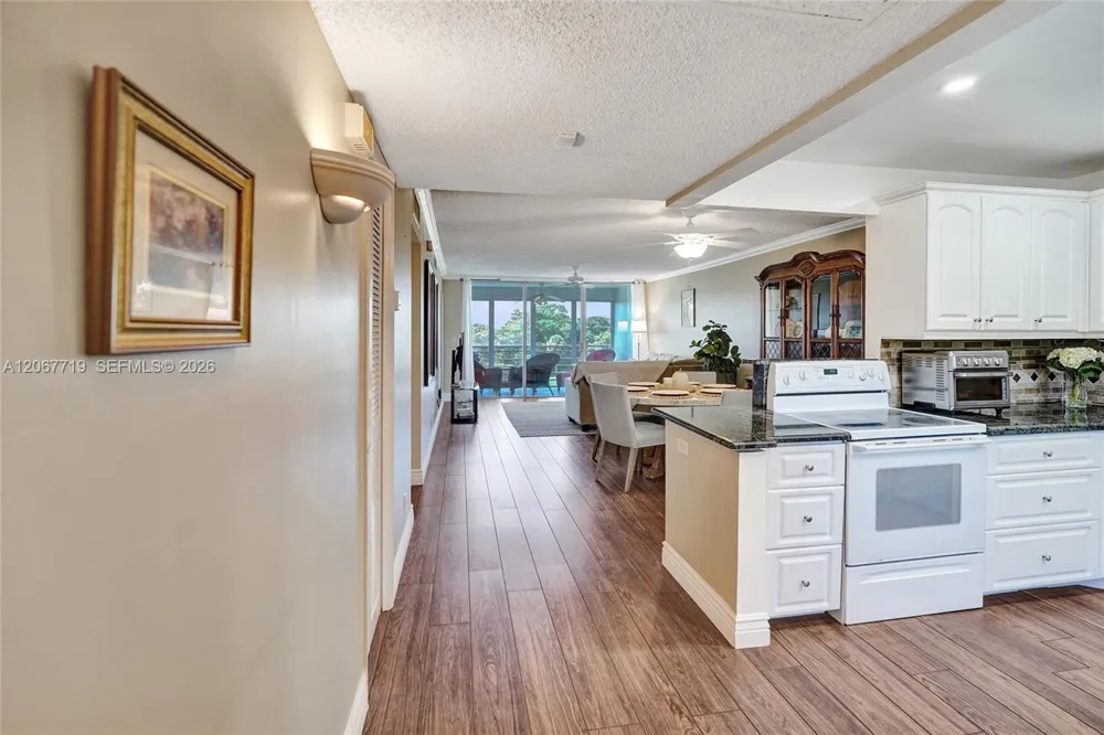 605 Oaks Dr #504 Pompano Beach, FL 33069