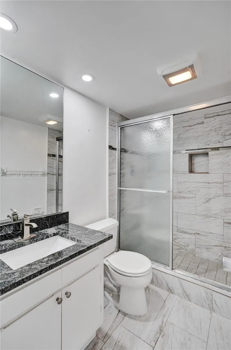 605 Oaks Dr #504 Pompano Beach, FL 33069
