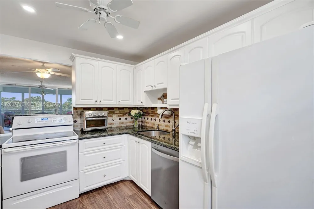 605 Oaks Dr #504 Pompano Beach, FL 33069