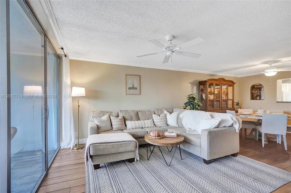 605 Oaks Dr #504 Pompano Beach, FL 33069