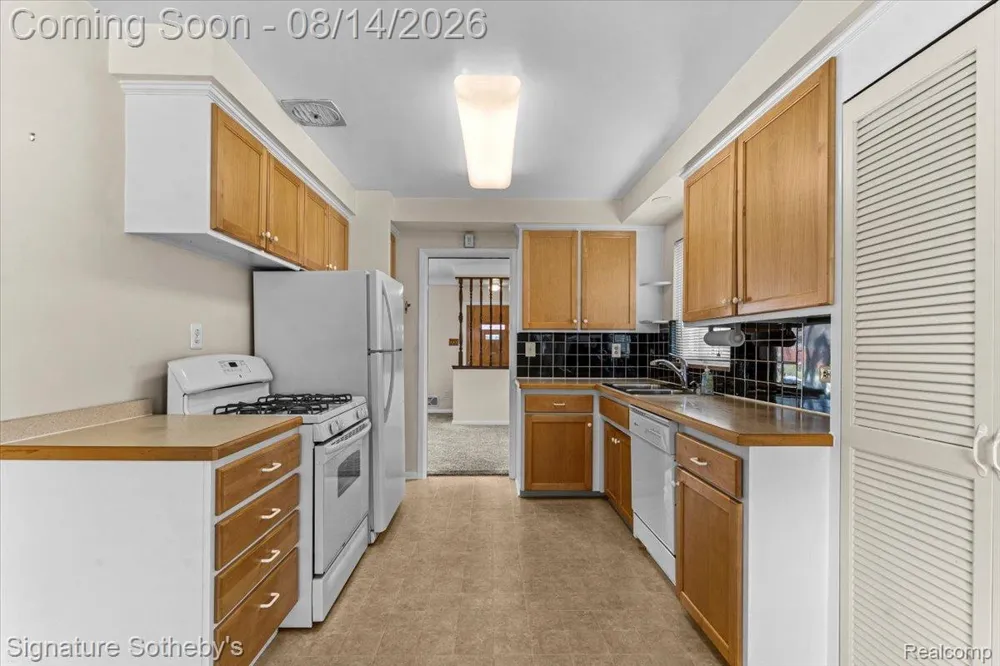 28399 Palmer Boulevard Madison Heights City, MI 48071