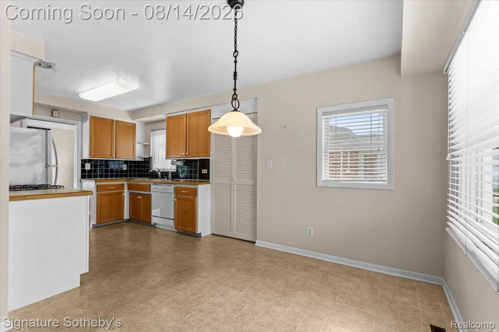 28399 Palmer Boulevard Madison Heights City, MI 48071