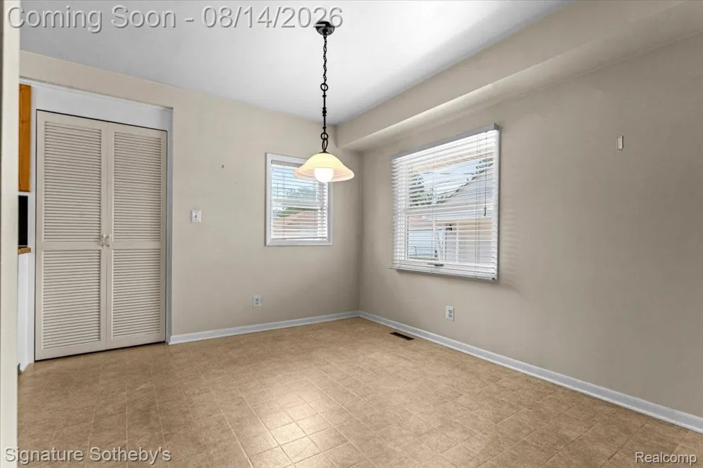 28399 Palmer Boulevard Madison Heights City, MI 48071