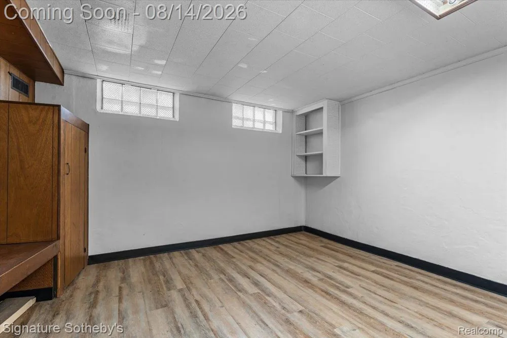 28399 Palmer Boulevard Madison Heights City, MI 48071