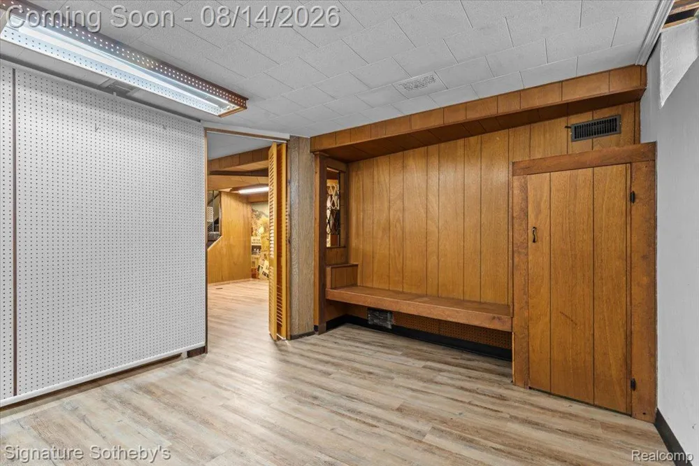 28399 Palmer Boulevard Madison Heights City, MI 48071