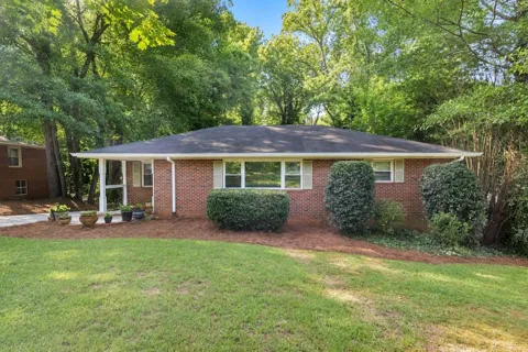 798 Pinehill Drive SE