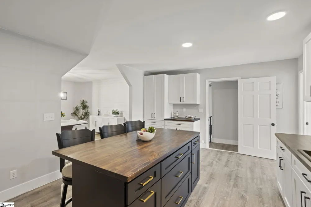 40 Ridings Road Campobello, SC 29322