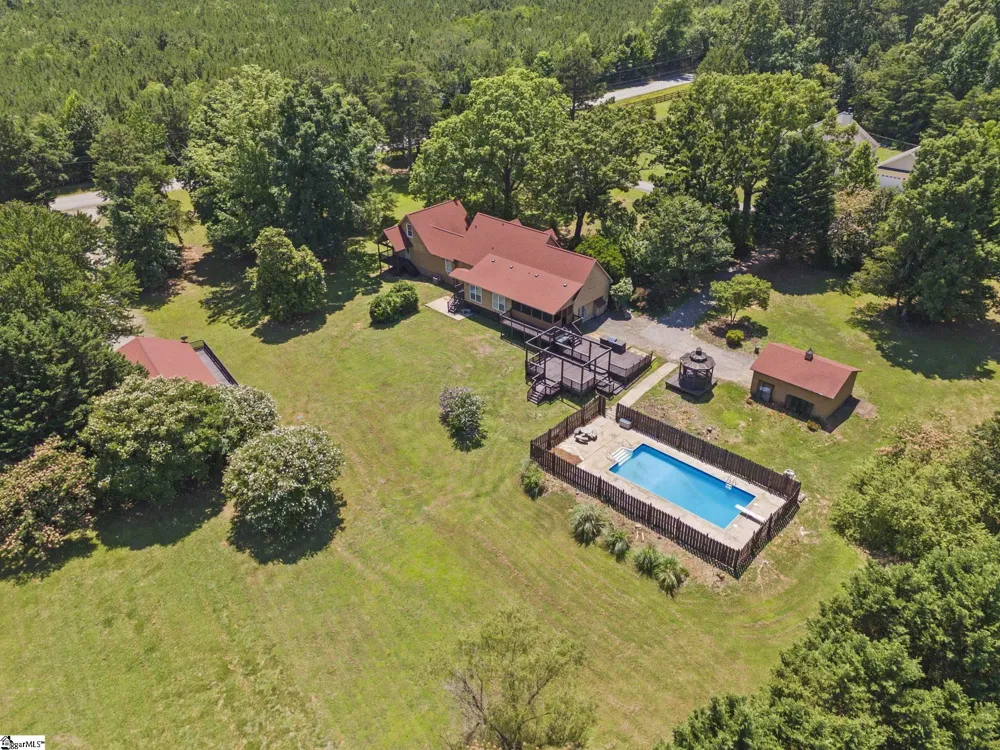40 Ridings Road Campobello, SC 29322
