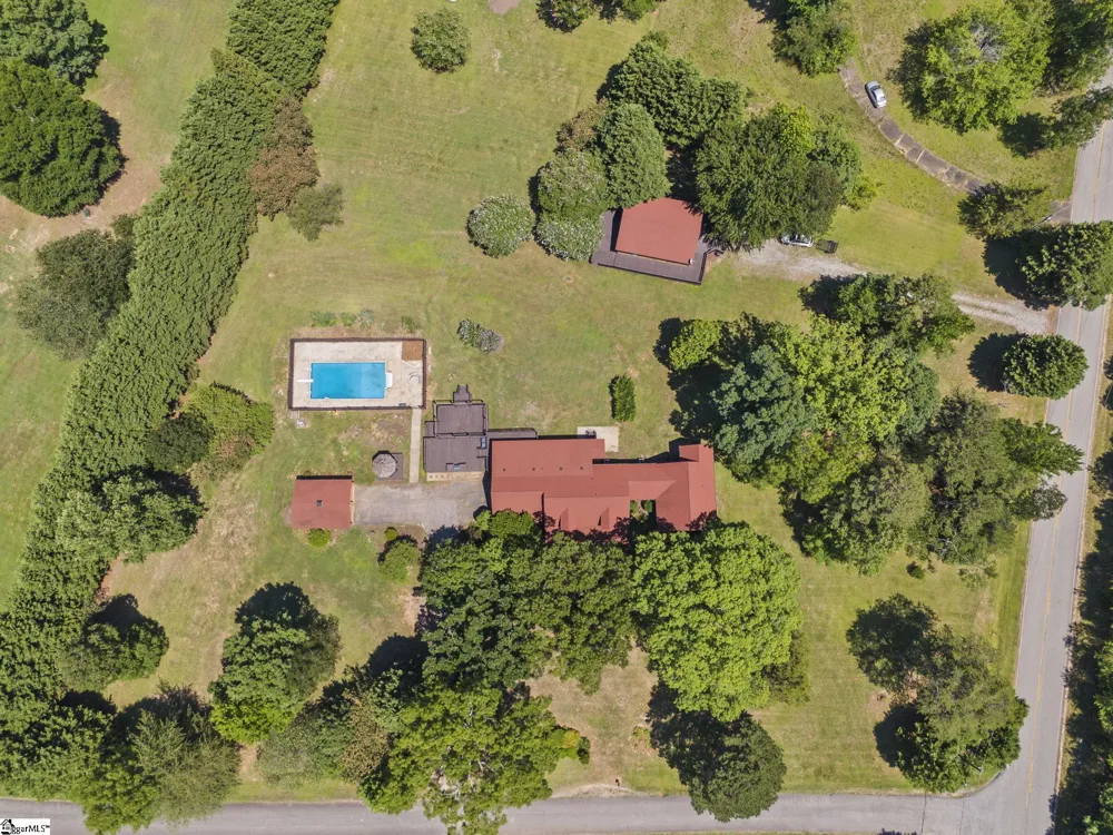 40 Ridings Road Campobello, SC 29322