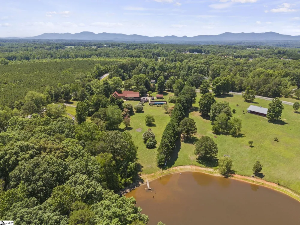 40 Ridings Road Campobello, SC 29322