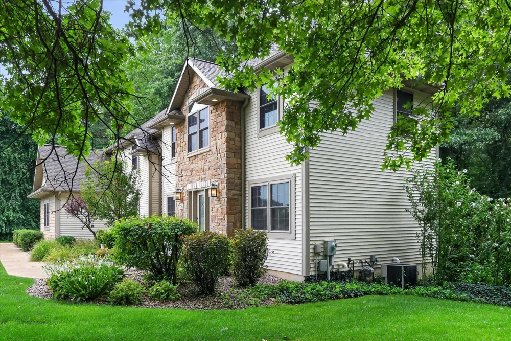 5284 Tillman Drive Kalamazoo, MI 49009
