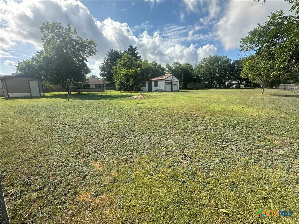 129 S Pecan Street Flatonia, TX 78941