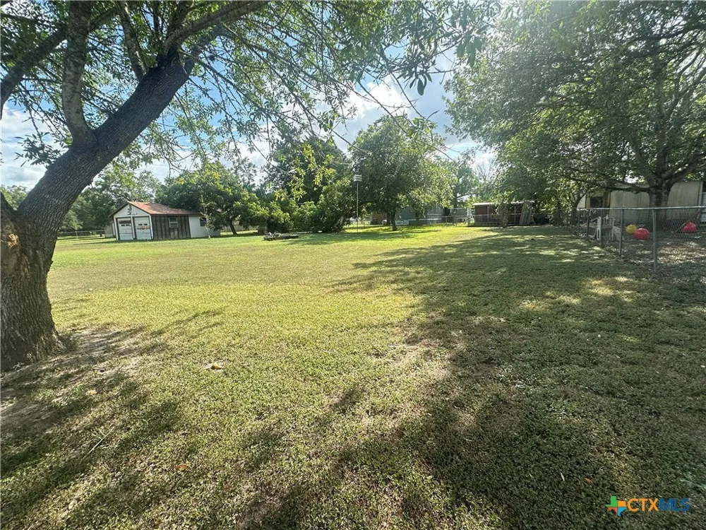 129 S Pecan Street Flatonia, TX 78941