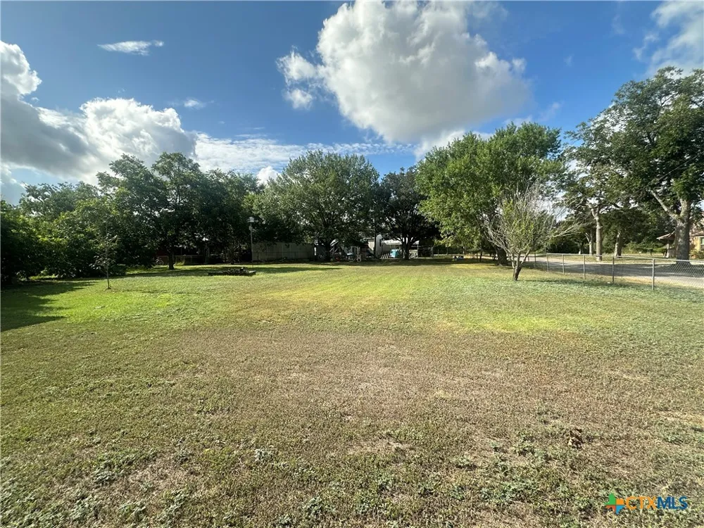 129 S Pecan Street Flatonia, TX 78941