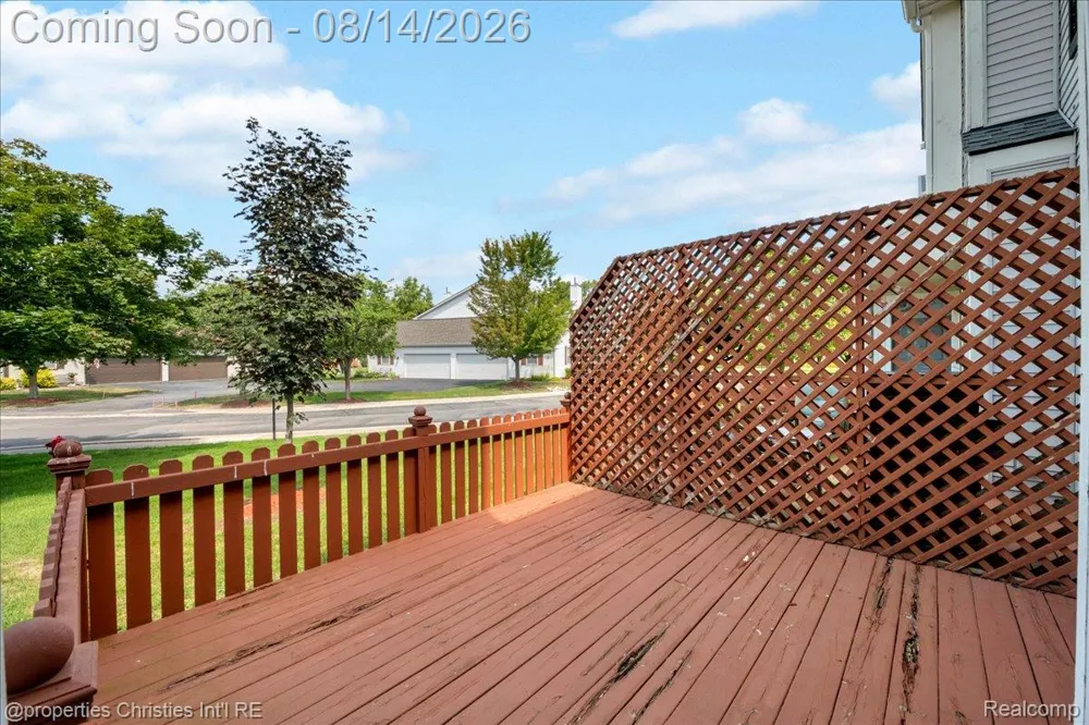 242 Barrington Circle Orion Charter Township, MI 48360