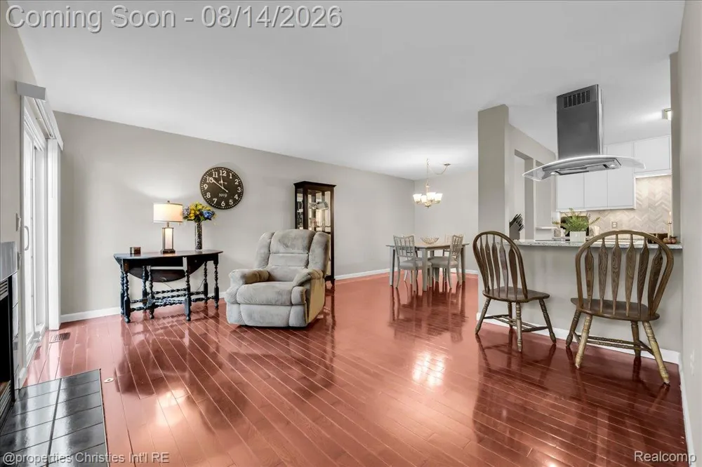 242 Barrington Circle Orion Charter Township, MI 48360
