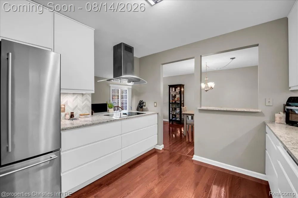 242 Barrington Circle Orion Charter Township, MI 48360