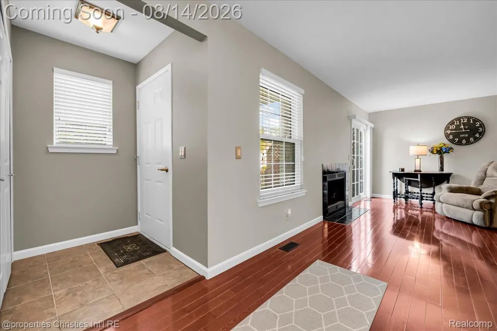 242 Barrington Circle Orion Charter Township, MI 48360