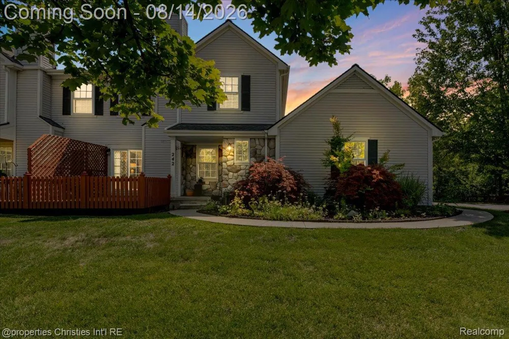 242 Barrington Circle Orion Charter Township, MI 48360