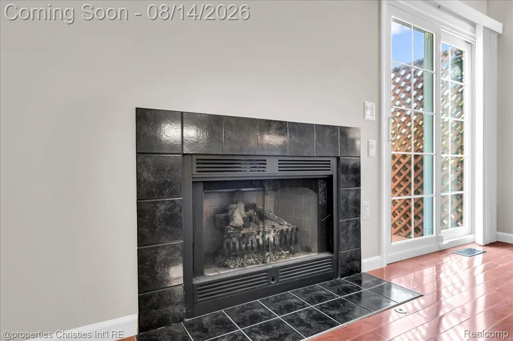 242 Barrington Circle Orion Charter Township, MI 48360