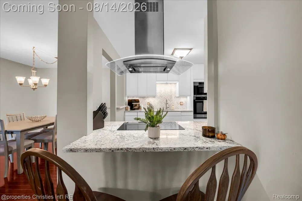 242 Barrington Circle Orion Charter Township, MI 48360