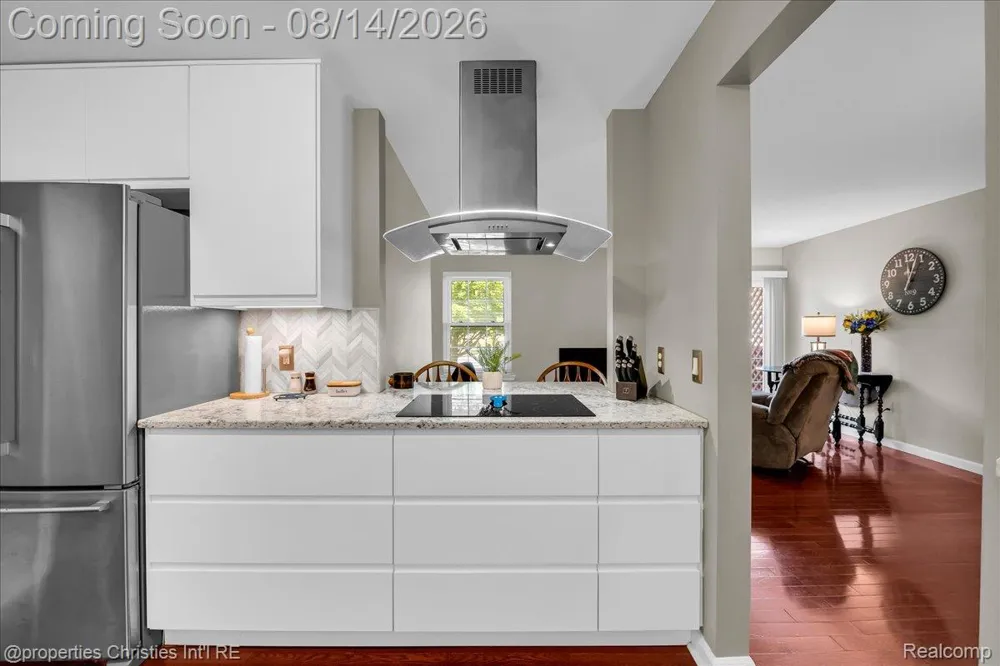 242 Barrington Circle Orion Charter Township, MI 48360